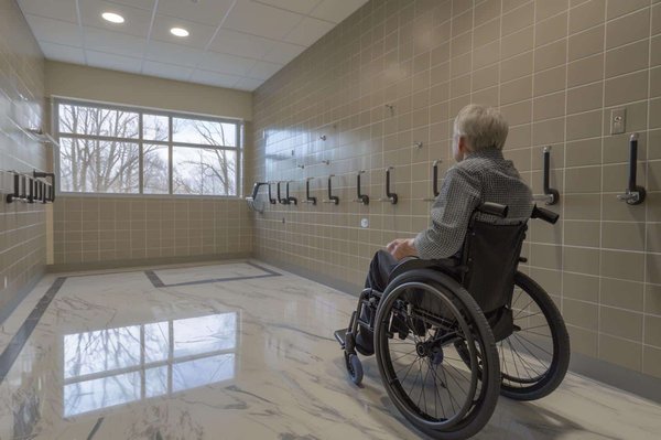 Come progettare un bagno adatto per anziani o persone con mobilità ridotta?